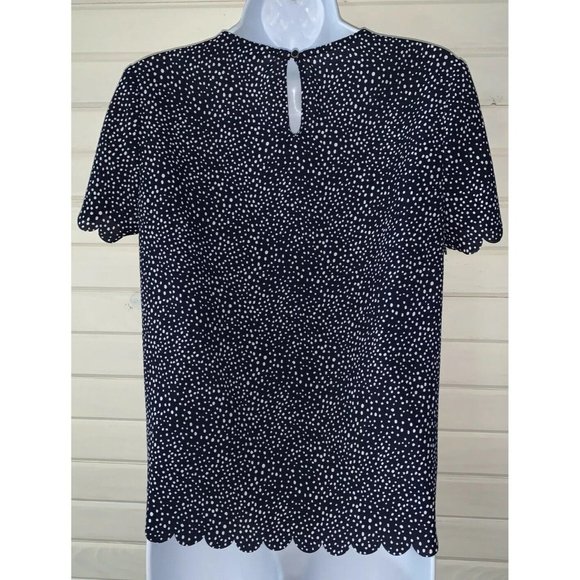 Banana Republic Sz PETITES XS Navy Scattered Dots Print Scalloped S/S Top EUC - Picture 6 of 8